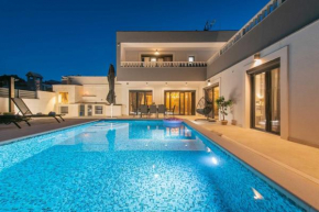 Luxury Villa Heated Pool, 6 persons, jacuzzi